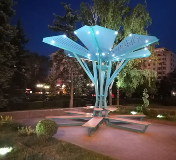 cum arată și ce "fructe" face primul copacul fotovoltaic al Ploiestiului