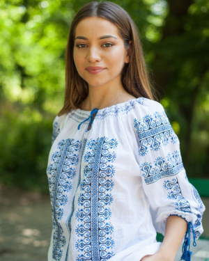 Colectie de costume populare traditionale vechi, expusa la Ploiesti Shopping City