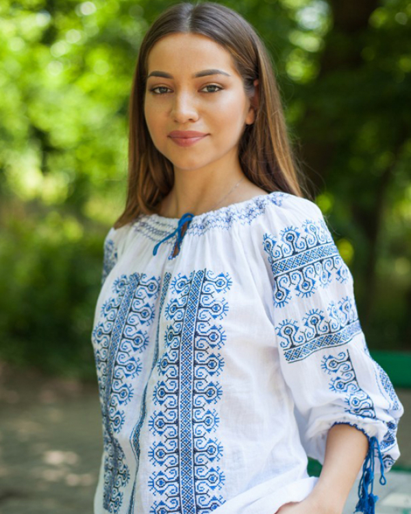 Colectie de costume populare traditionale vechi, expusa la Ploiesti Shopping City
