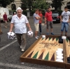 Cum se joaca TABLE cu un joc GIGANT - FOTO