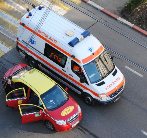 Accident pe Bd. Republicii. O femeie a fost ranita - GALERIE FOTO